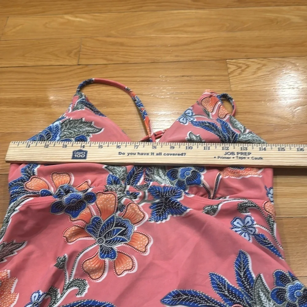 Beach Bump by motherhood maternity floral tankini top size medium.